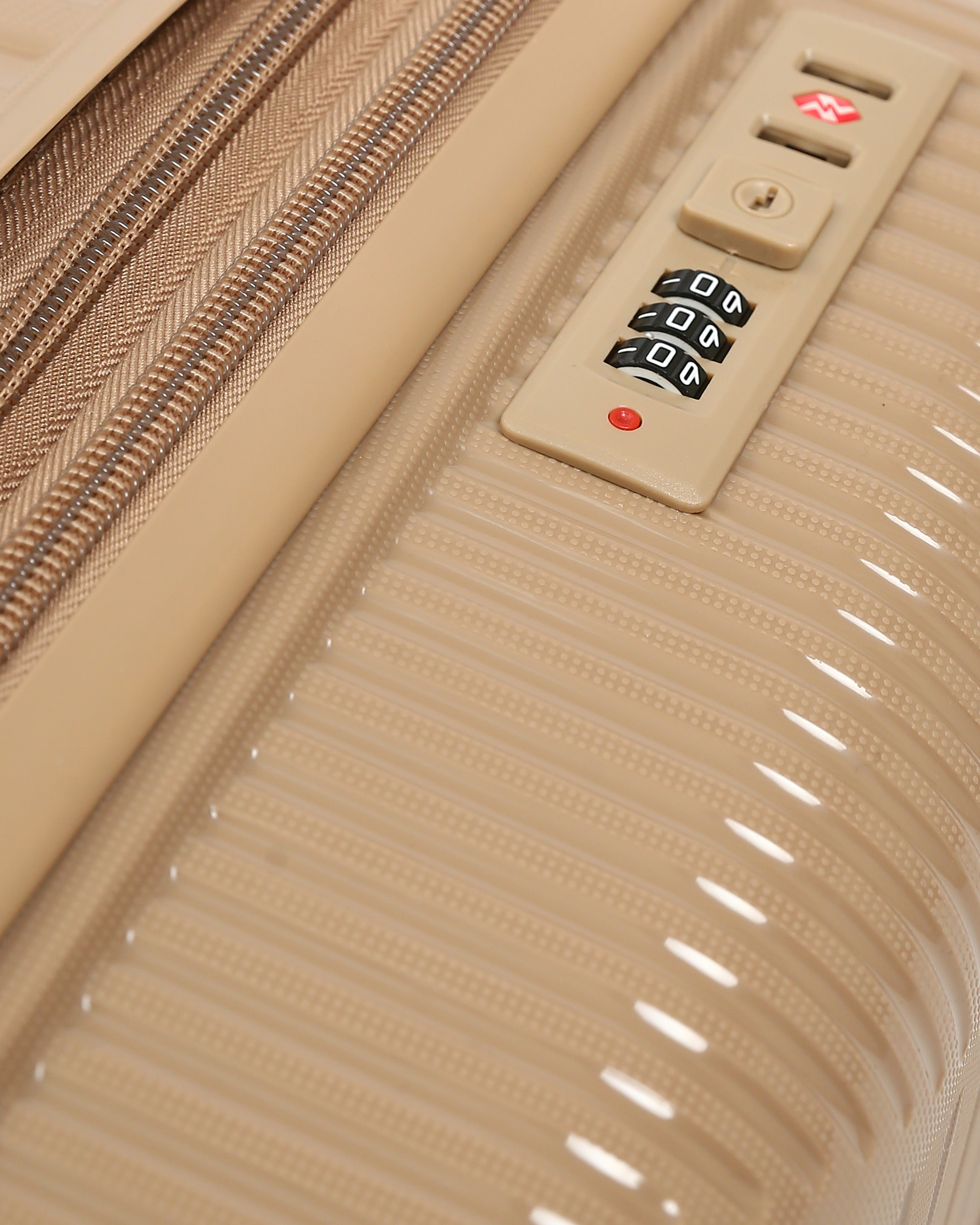 حقيبة سفر ايليت المصنوعة بالكامل من السيليكون - بيج رملي