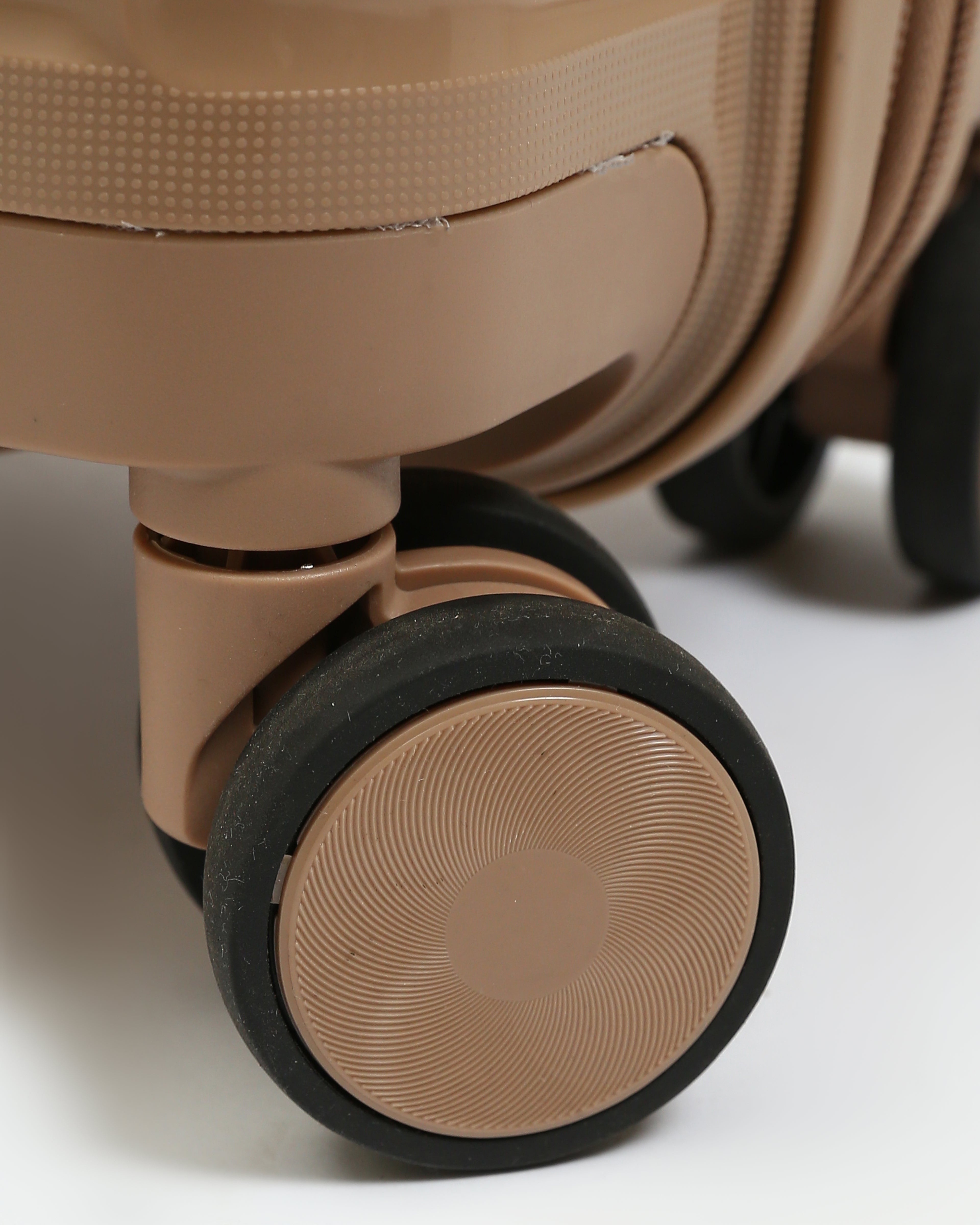 حقيبة سفر ايليت المصنوعة بالكامل من السيليكون - بيج رملي