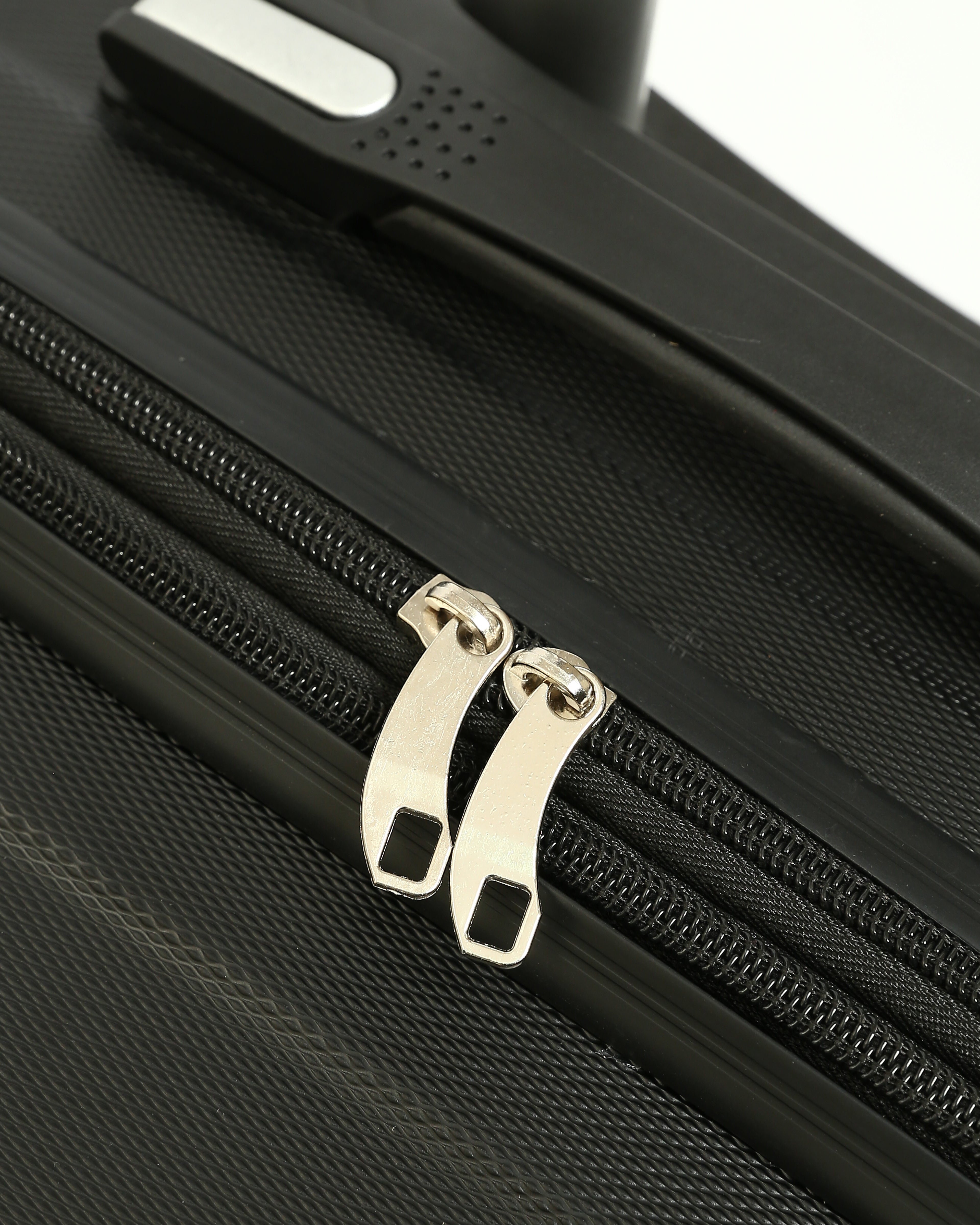 حقيبة سفر CK Premium المصنوعة من السيليكون الصلب - أسود