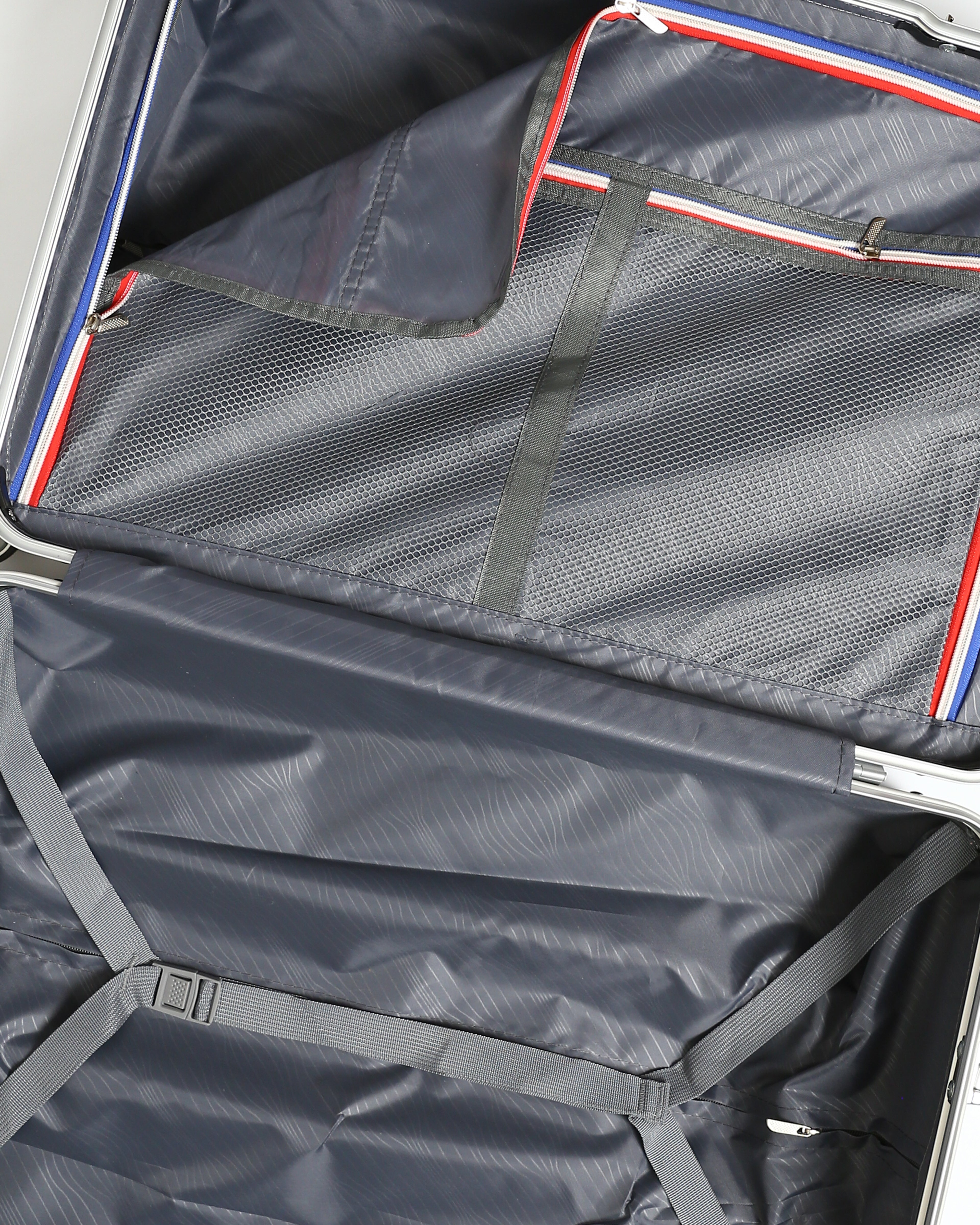 تايتان إيدج – شنطة سفر استثنائية لون ميتاليك سيلفر